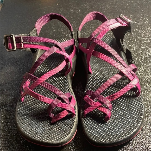 Vibram Pink and Black Outdoor Sandals with Adjustable Straps - Picture 1 of 5